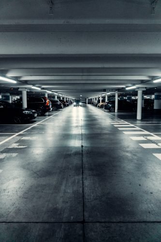 éclairage optimal dans un parking sous-terrain